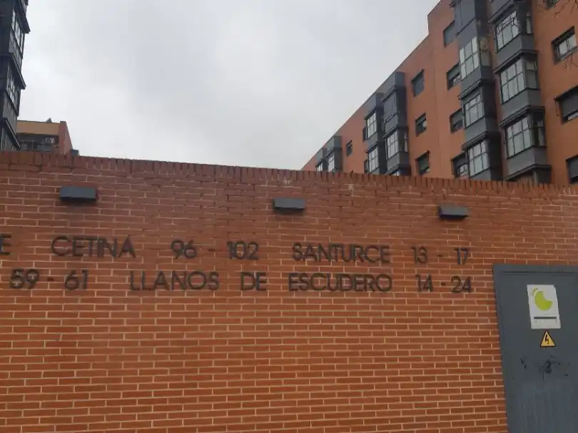 Vista exterior de Garatge de lloguer en Madrid amb Alarma