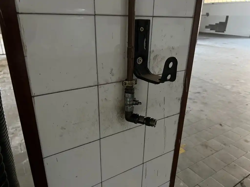Baño de Nave industrial de alquiler en Oleiros con Calefacción