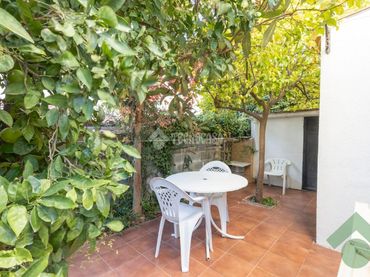 Casa aparellada amb jardí en venda a Gójar
