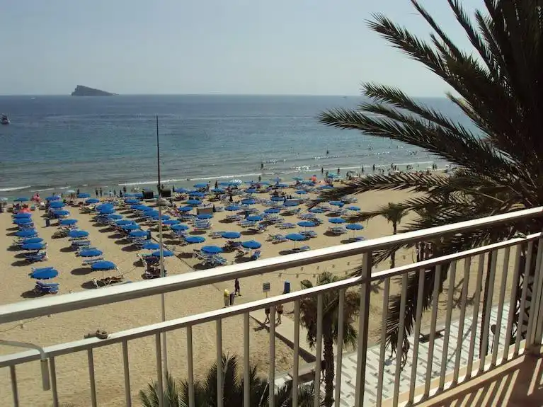 Schlafzimmer von Wohnung zum Verkauf in Benidorm mit Privatgarten, Terrasse und Möbliert