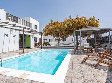 Chalet con piscina en venta en Yaiza pueblo