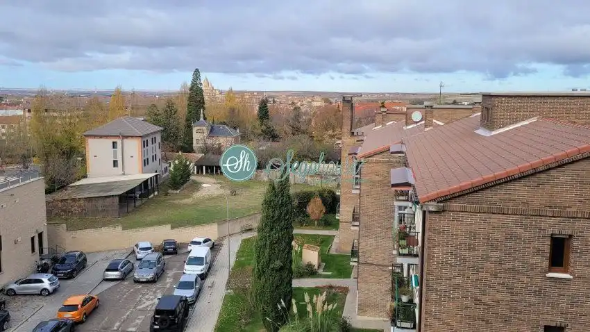 Vista exterior de Piso en venta en Segovia con Calefacción, Parquet y Terraza