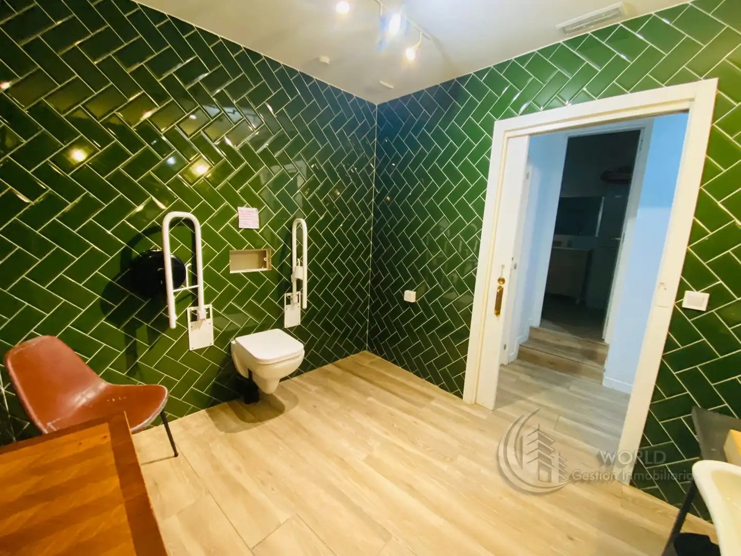Baño de Local en traspaso en Madrid con Aire acondicionado, Calefacción y Amueblado