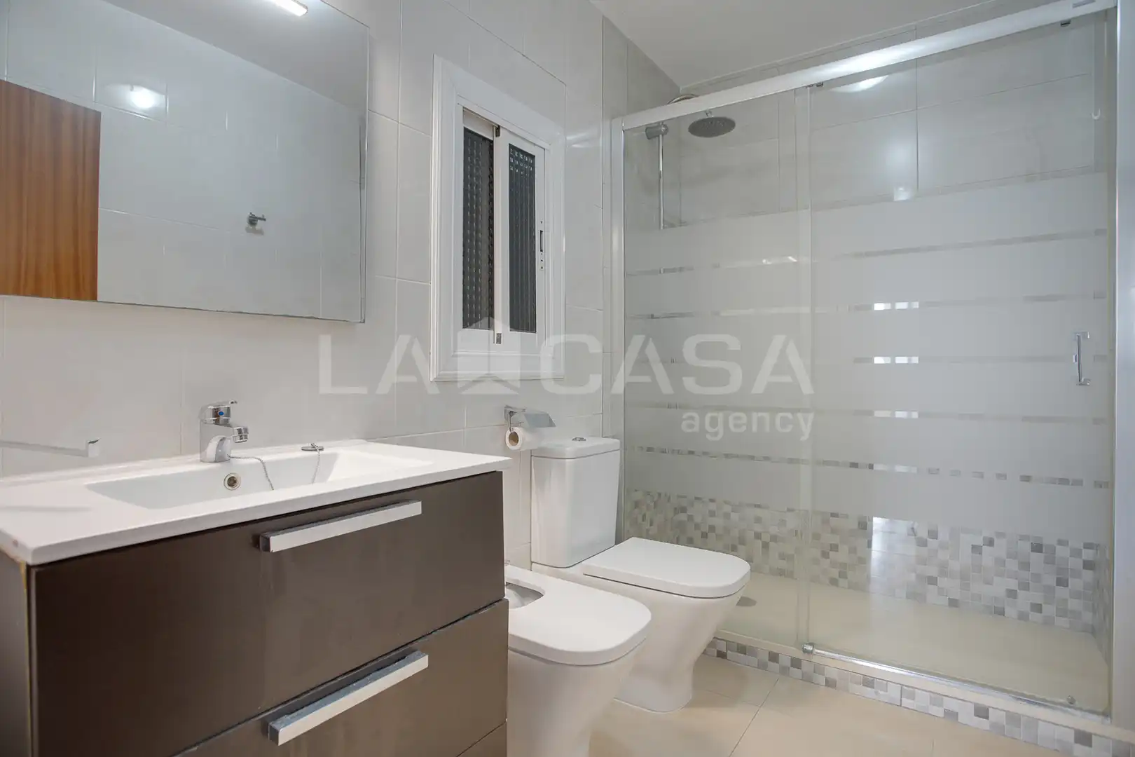Baño de Piso en venta en L'Hospitalet de Llobregat con Calefacción y Balcón