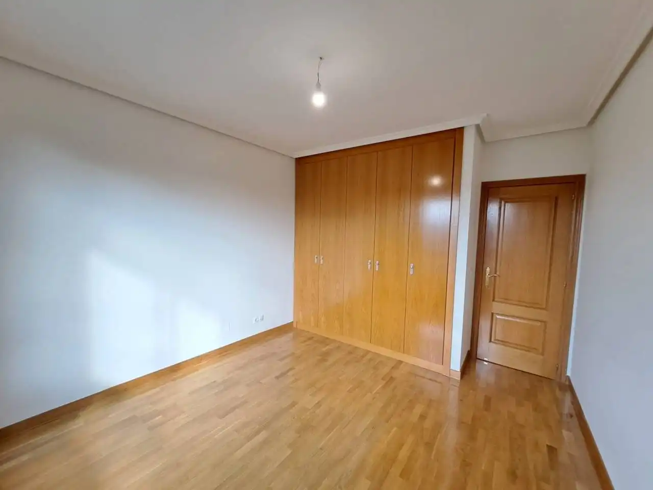 Schlafzimmer von Wohnung zur Miete in Burgos mit Heizung, Parkett und Terrasse