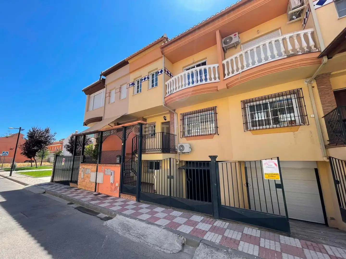 Exterior view of Houses for rent in Armilla  with Air Conditioner and Washing machine