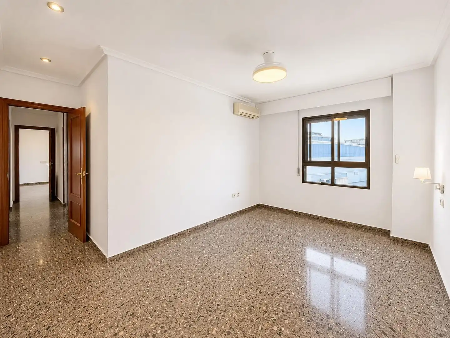 Bedroom of Flat for rent in Paterna  with Balcony
