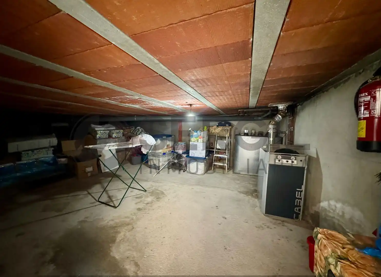 Casa o xalet en venda en Escobar de Polendos amb Calefacció, Traster i Moblat
