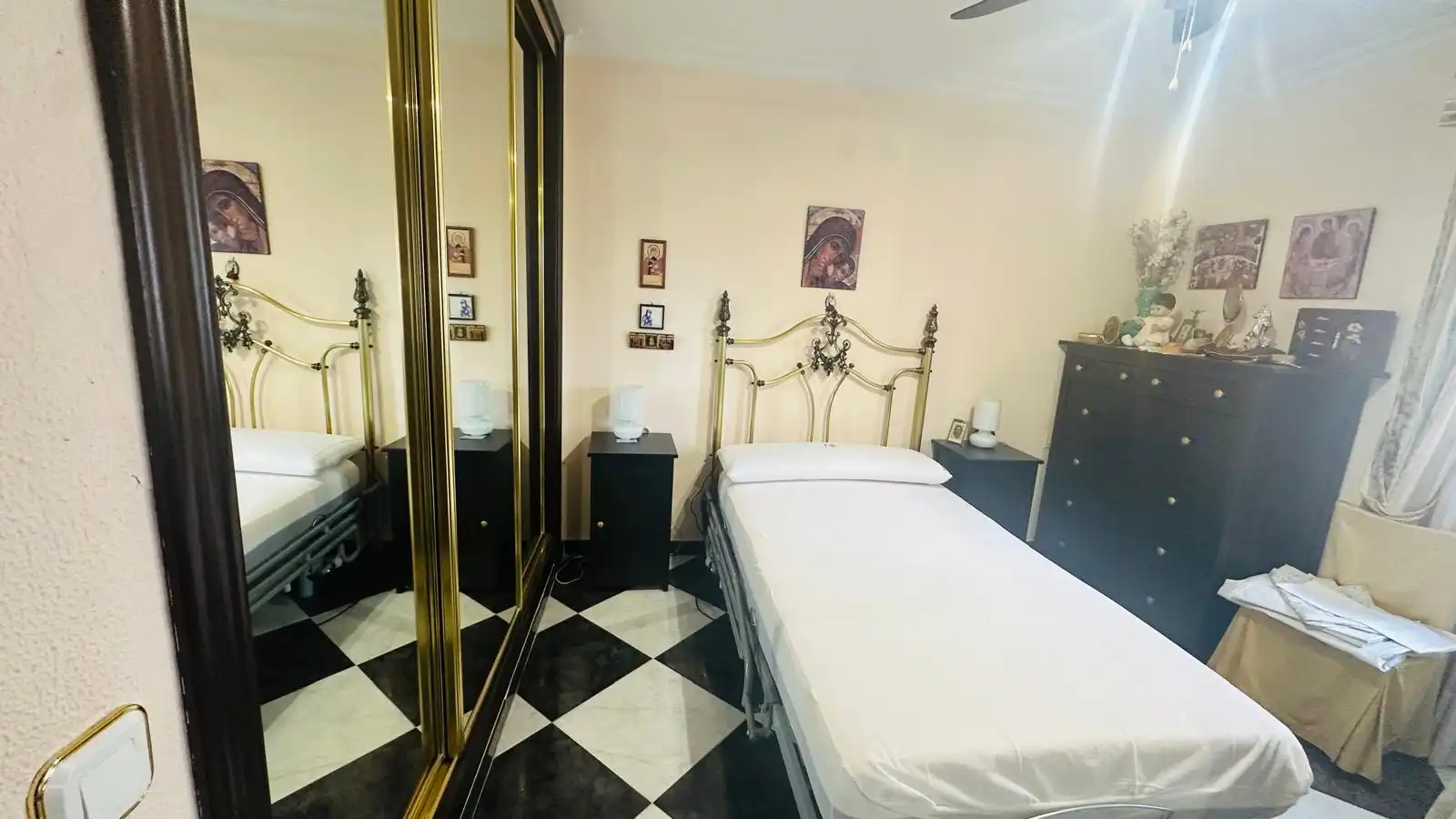 Schlafzimmer von Wohnung zum Verkauf in Sevilla mit Klimaanlage, Heizung und Terrasse