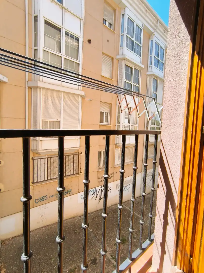 Flat for rent in Calle Valdeserías, Centro