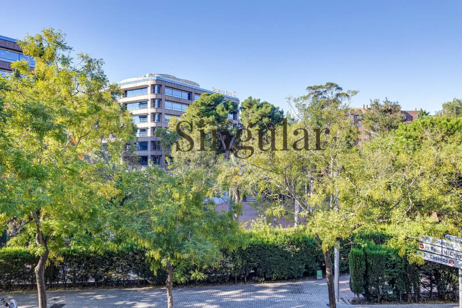 Vista exterior de Edificio en venta en Barcelona