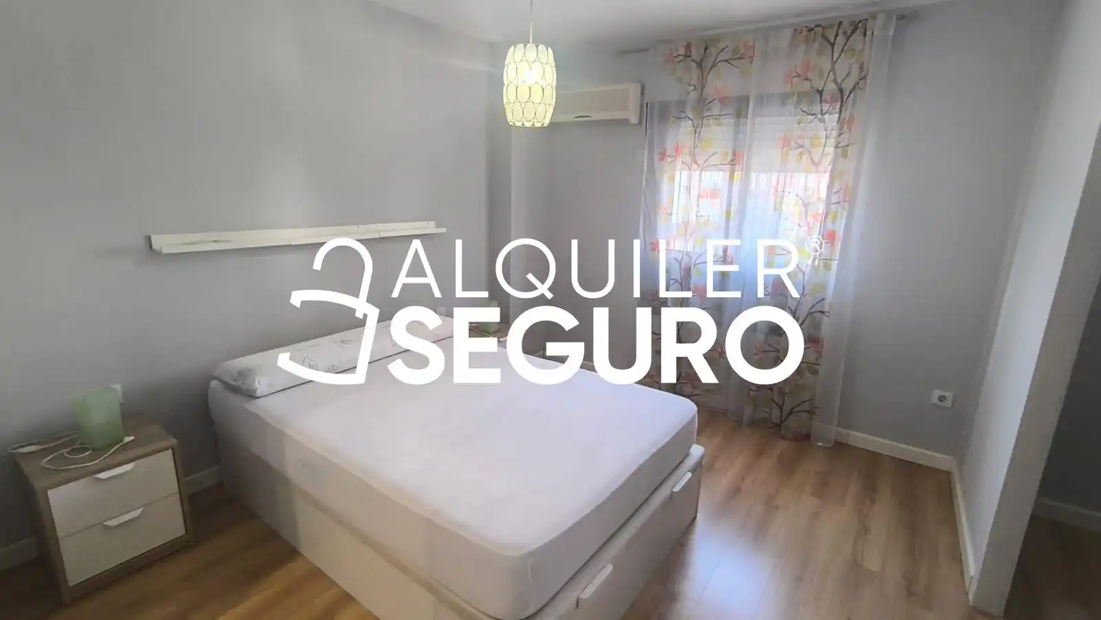 Schlafzimmer von Wohnung zur Miete in Dos Hermanas mit Klimaanlage, Terrasse und Schwimmbad