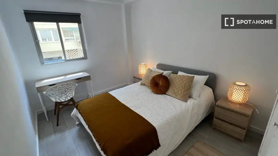 Bedroom of Flat for share in Málaga  with Air Conditioner, Terrace and Furnished