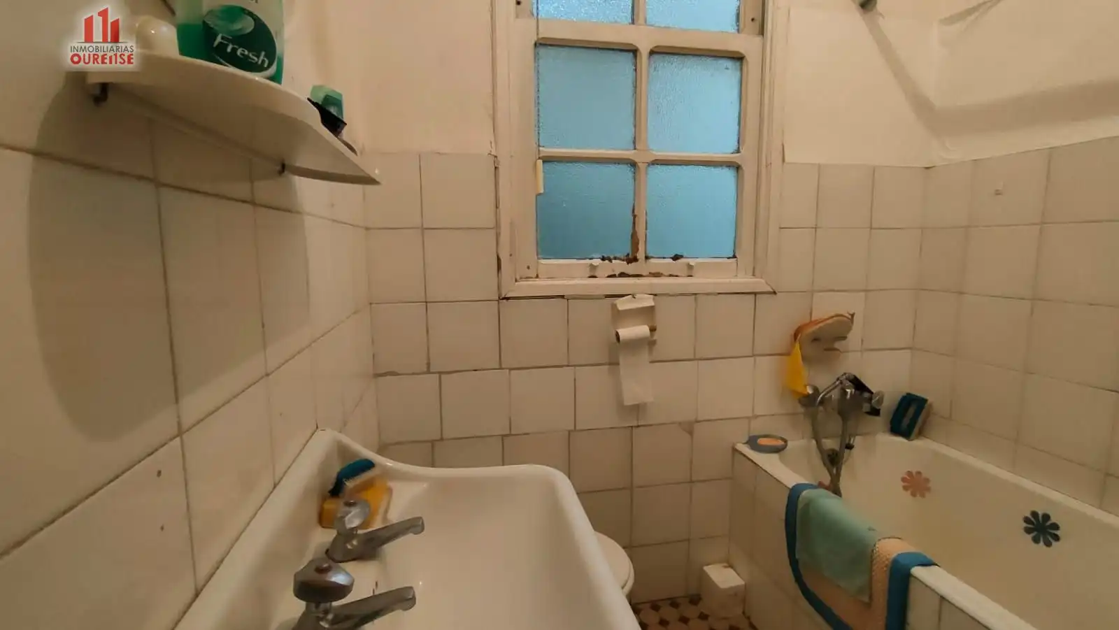 Bany de Casa o xalet en venda en Ourense Capital  amb Jardí privat