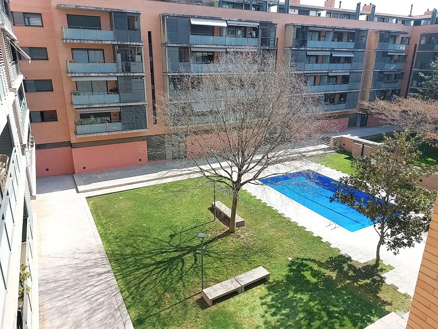 Piscina de Pis de lloguer en Girona amb Aire condicionat, Calefacció i Jardí privat