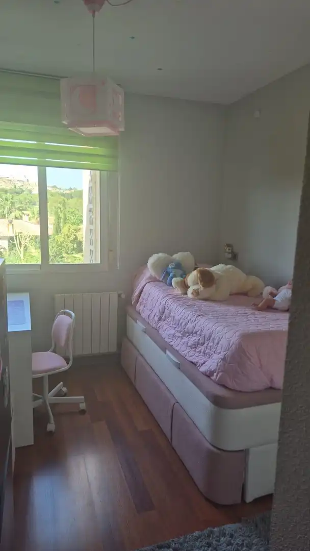 Schlafzimmer von Dachboden zum Verkauf in Molina de Segura mit Klimaanlage, Privatgarten und Parkett