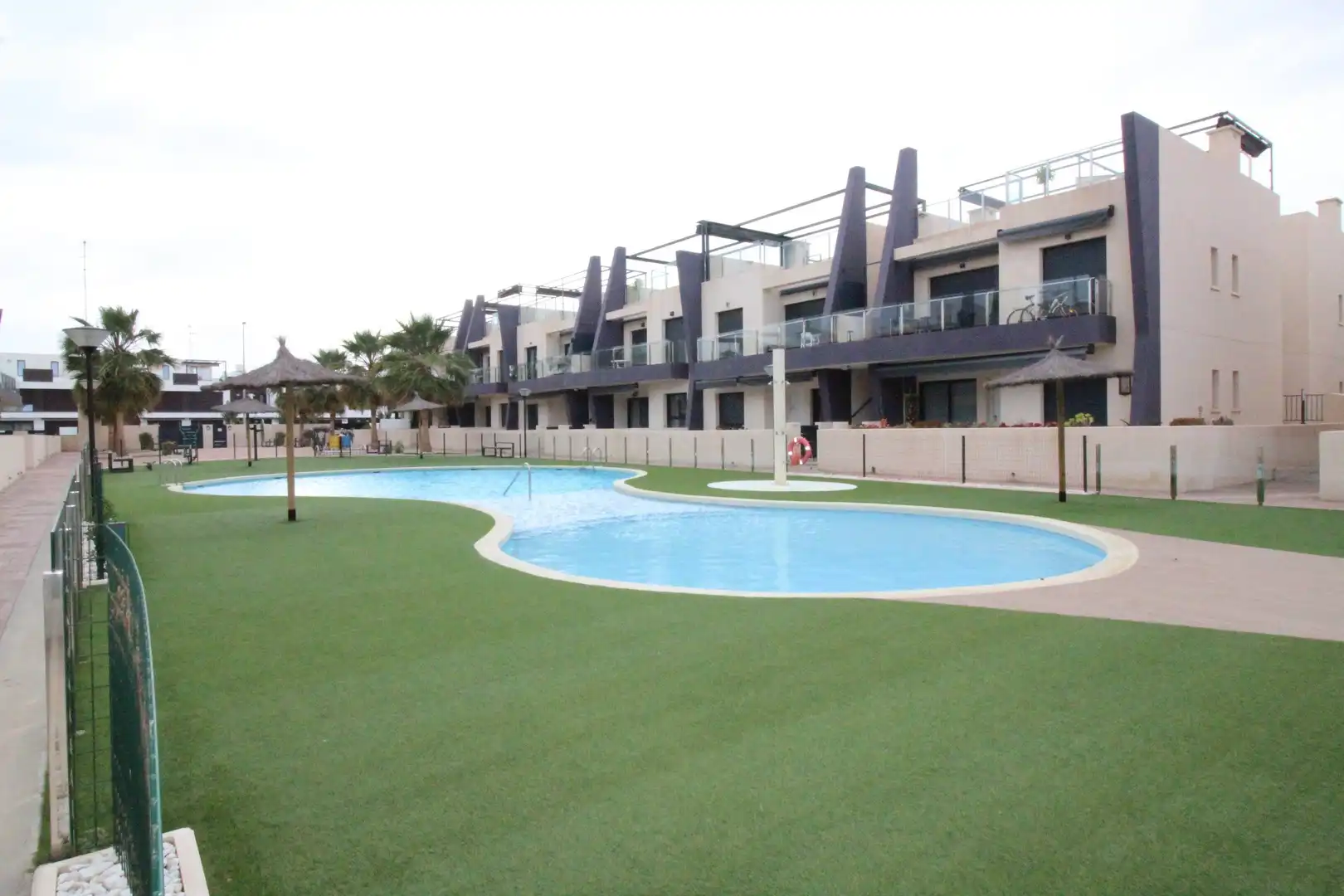 Schwimmbecken von Wohnungen zur Miete in Pilar de la Horadada