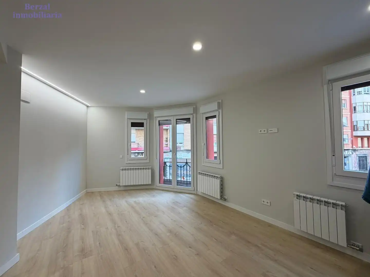 Living room of Flat for sale in  Logroño  with Heating and Balcony