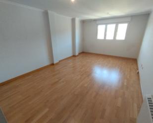 Sala d'estar de Pis en venda en Viveiro amb Calefacció i Traster