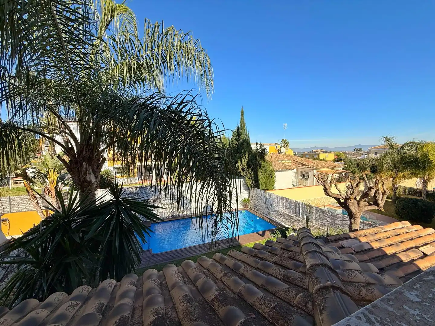 Vista exterior de Casa adosada en venda en La Pobla de Vallbona amb Aire condicionat, Calefacció i Jardí privat