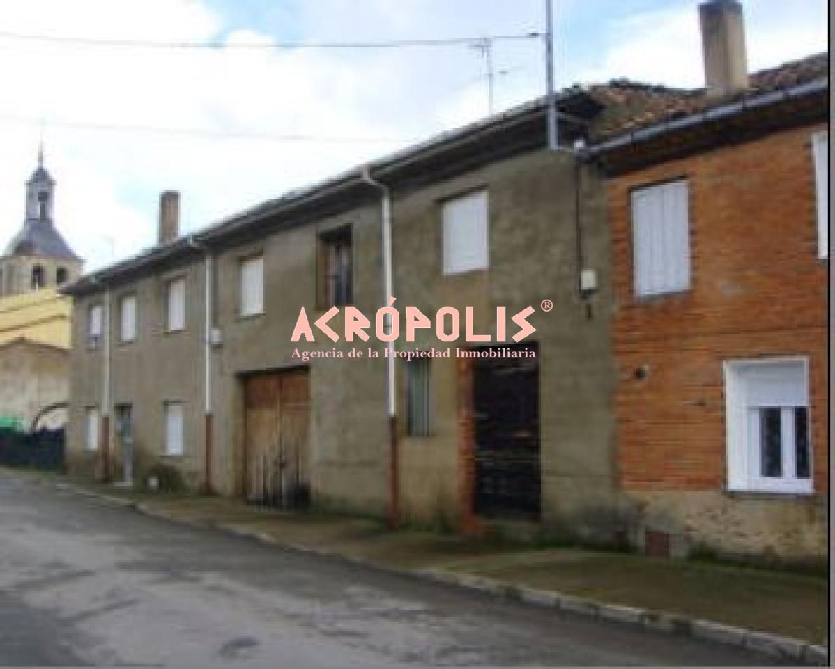 Vista exterior de Casa adosada en venda en Llamas de la Ribera amb Calefacció