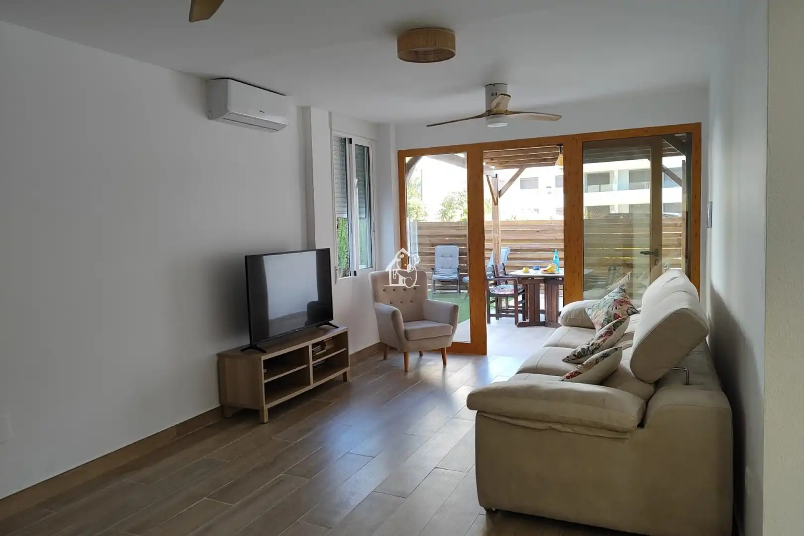 Sala d'estar de Apartament de lloguer en Orihuela amb Aire condicionat, Jardí privat i Terrassa