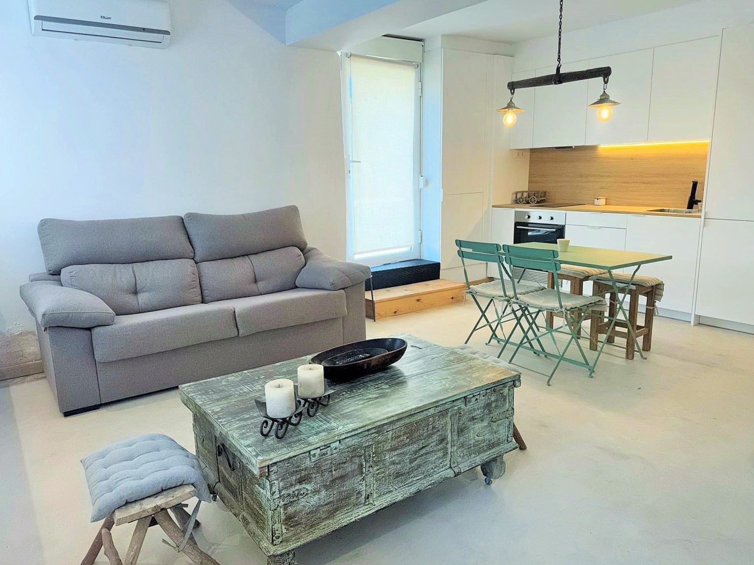 Sala de estar de Estudio en venta en Dénia con Aire acondicionado, Calefacción y Jardín privado