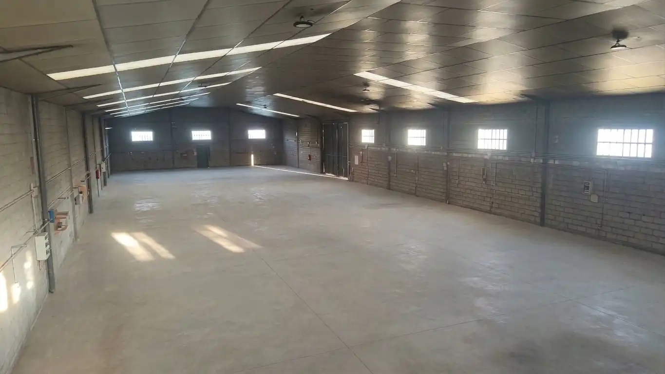 Industrial building for sale in Calle Río Gállego 20, imagen 3