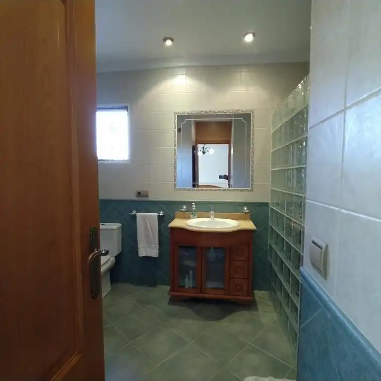 Bany de Casa o xalet en venda en Orihuela amb Aire condicionat, Jardí privat i Terrassa