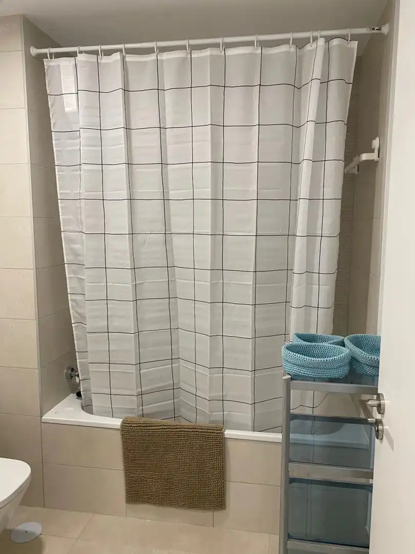 Baño de Piso para compartir en Bellavista - La Palmera