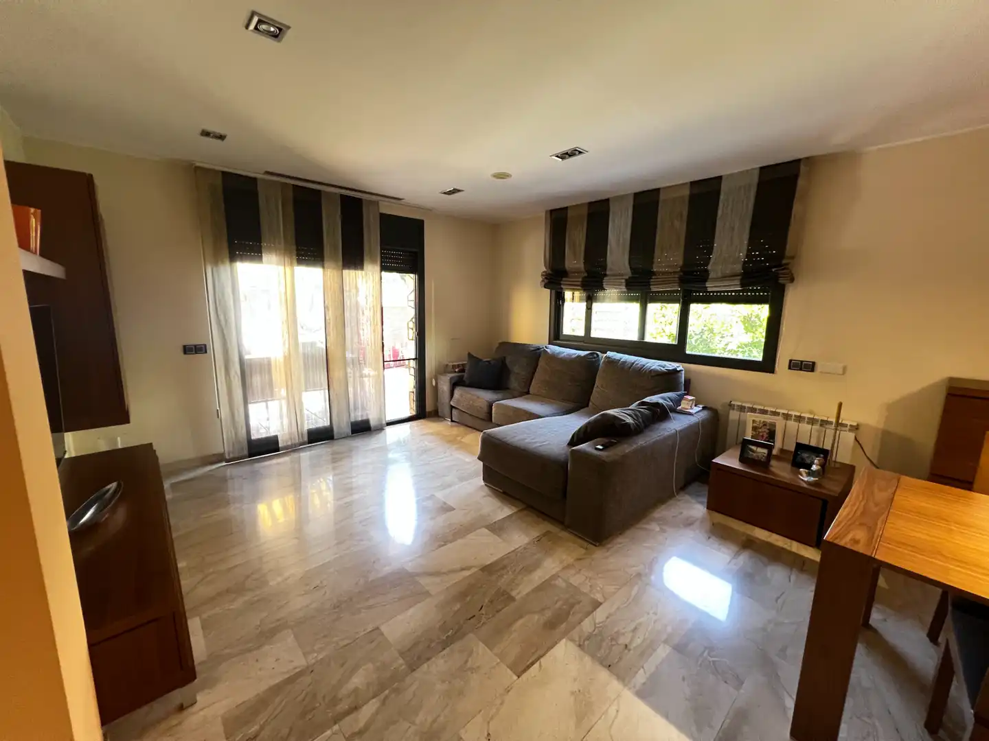 Sala d'estar de Casa o xalet en venda en La Roca del Vallès amb Aire condicionat, Calefacció i Jardí privat