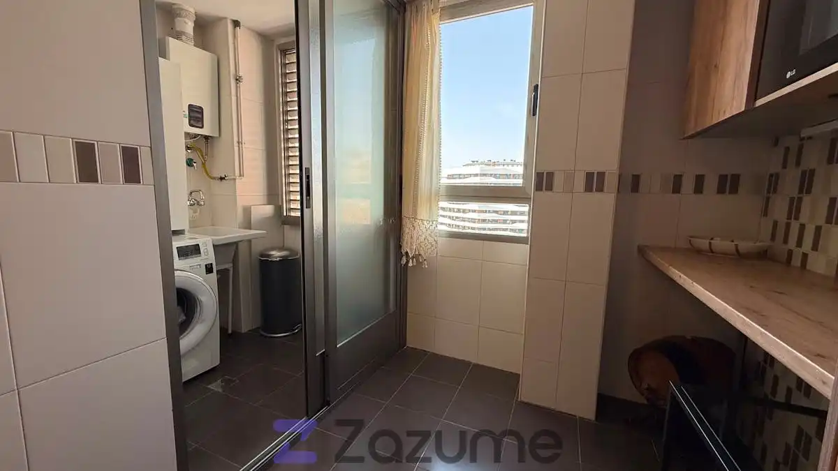 Baño de Piso de alquiler en Murcia con Aire acondicionado, Calefacción y Horno