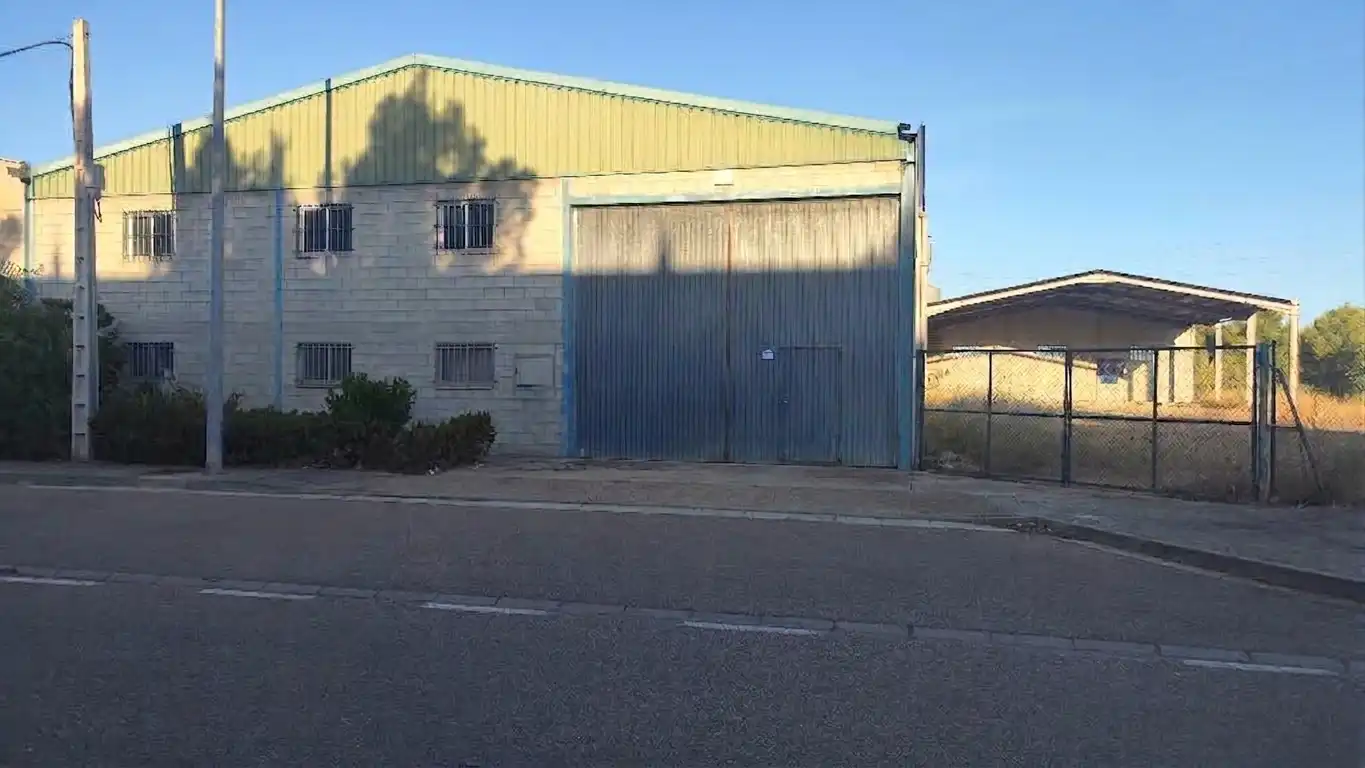 Industrial building for sale in Calle Río Gállego 20, imagen 2