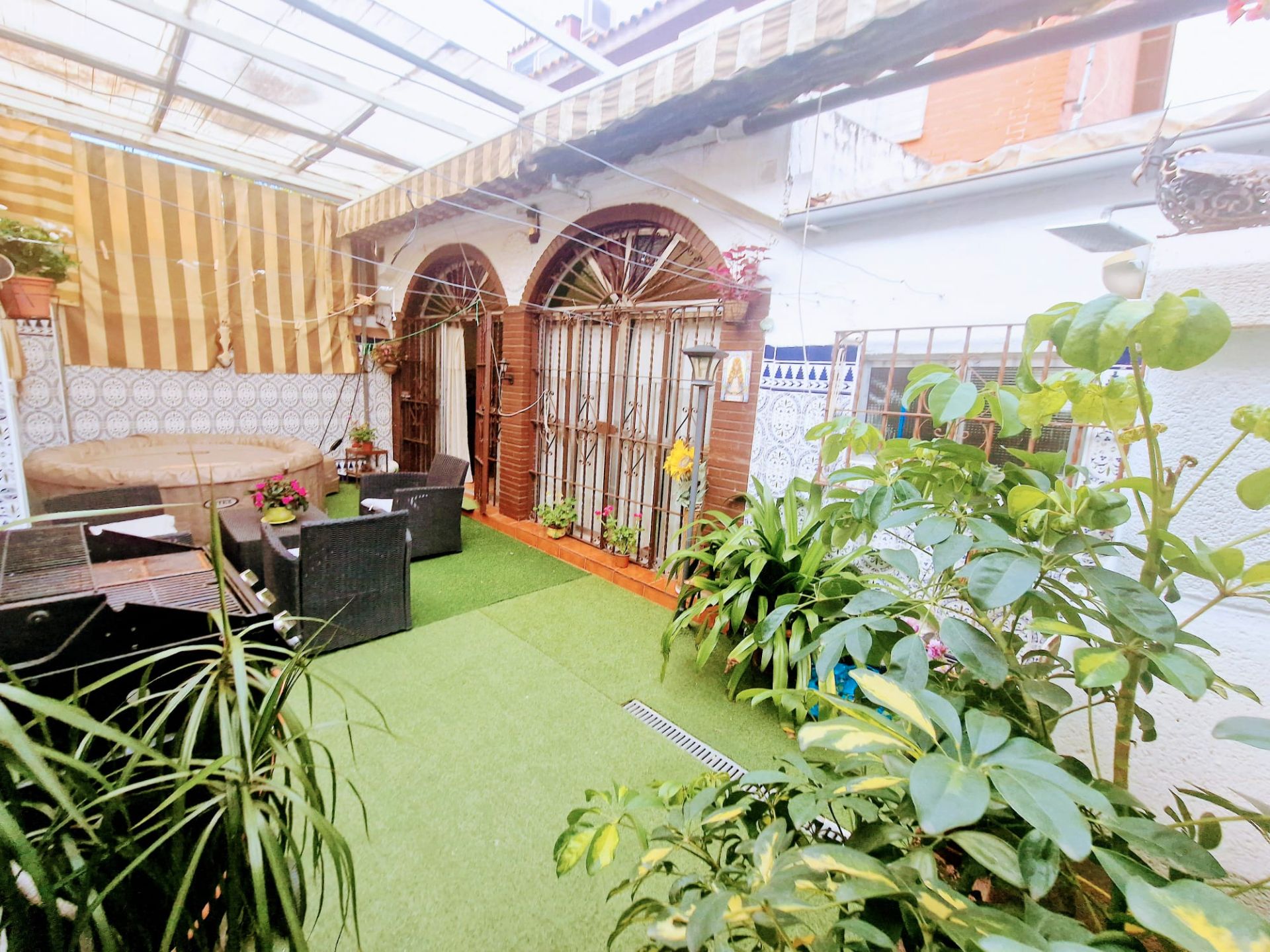 Jardí de Casa adosada en venda en  Sevilla Capital amb Aire condicionat, Calefacció i Jardí privat