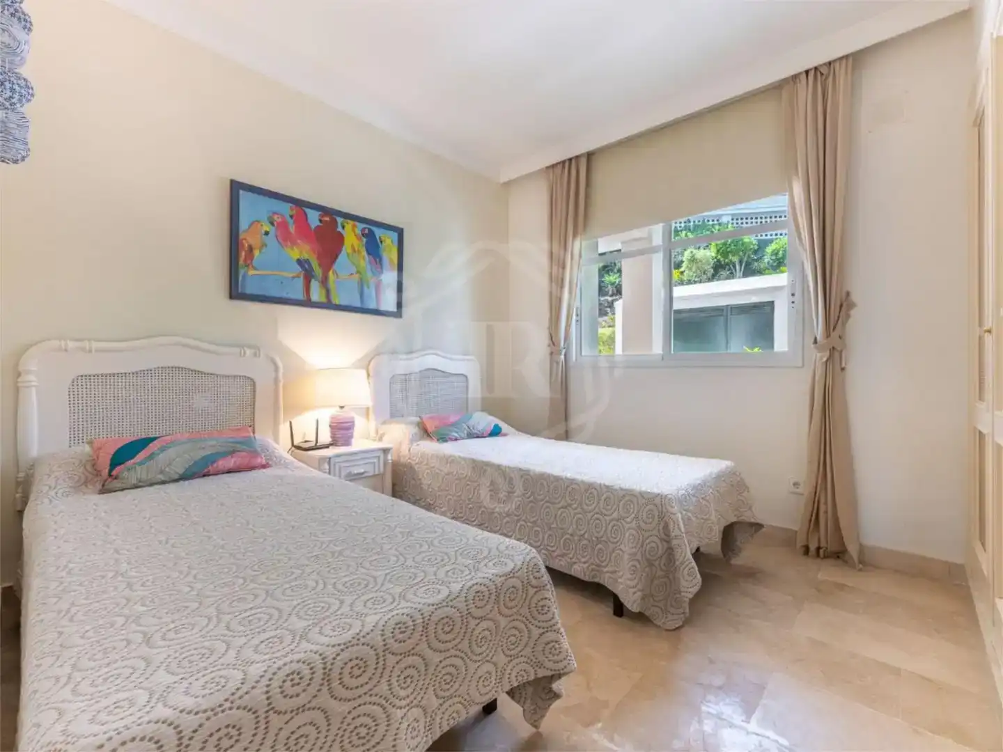 Habitación de Apartamento en venta en Marbella con Aire acondicionado y Piscina