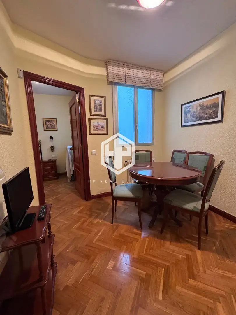Comedor de Piso en venta en Madrid con Calefacción