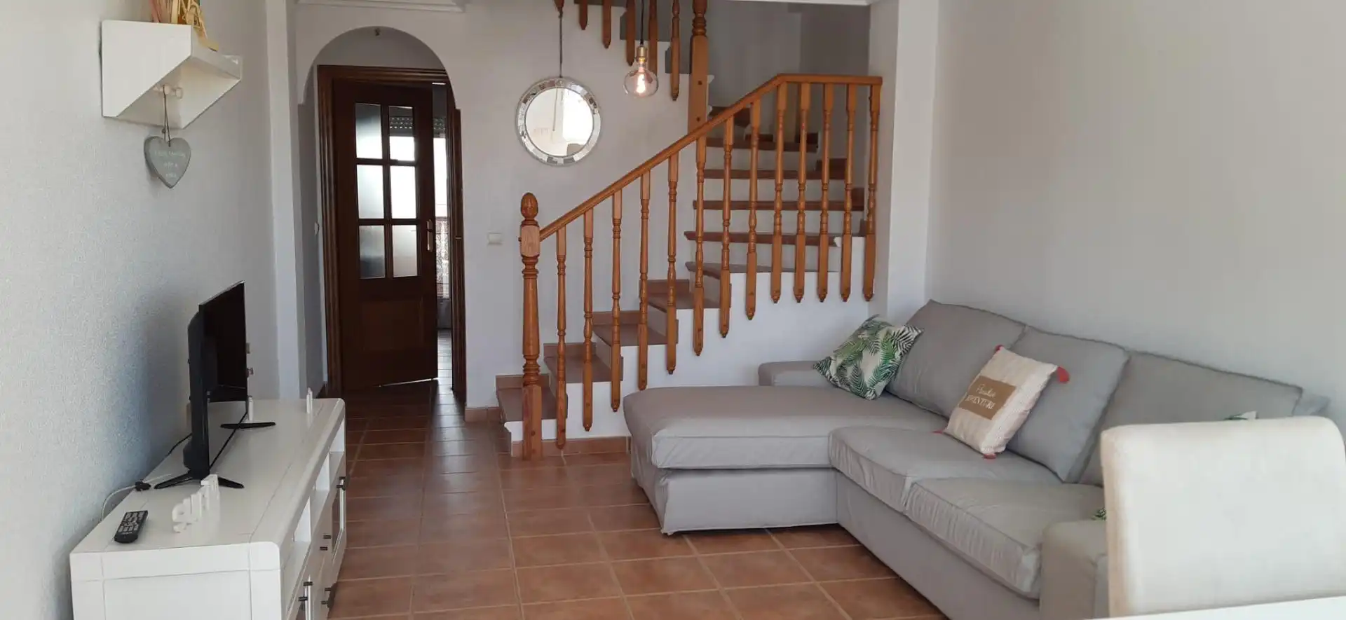 Einfamilien-Reihenhaus zur Miete in Elche / Elx mit Privatgarten, Terrasse und Möbliert