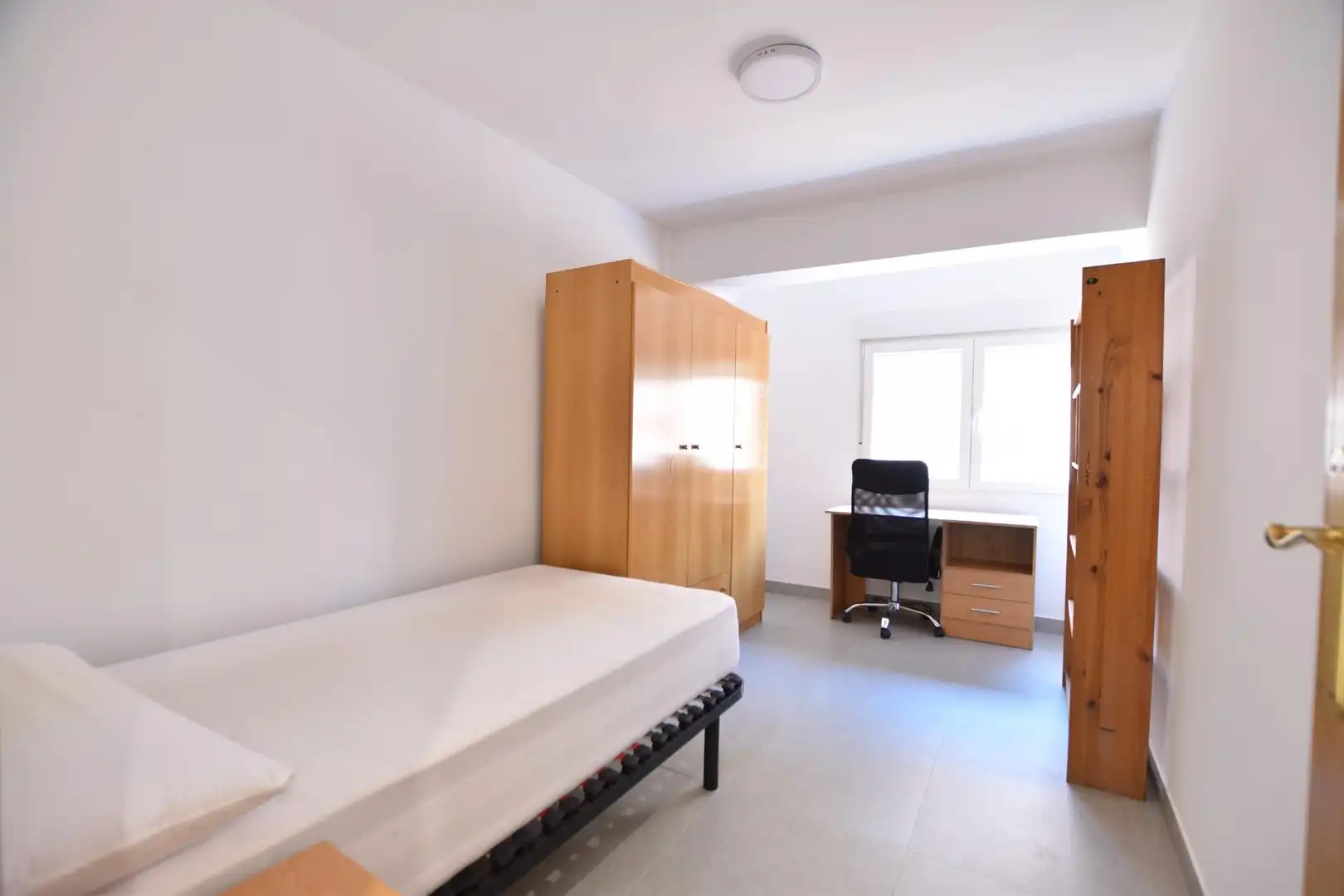 Bedroom of Flat for rent in Granada  with Air Conditioner and Furnished