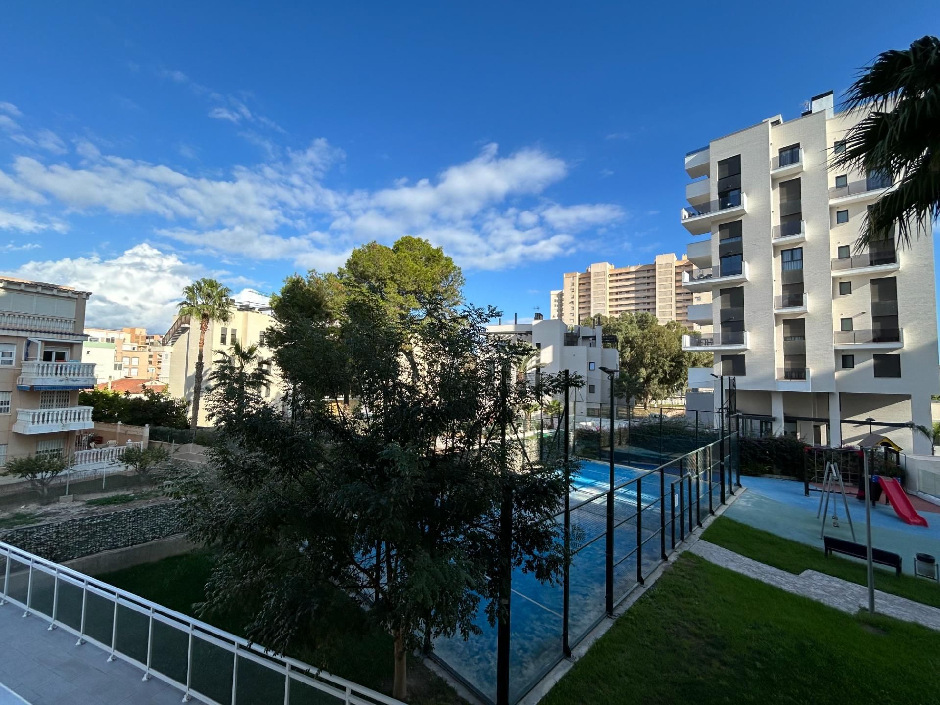 Piscina de Pis en venda en Alicante / Alacant amb Aire condicionat, Calefacció i Jardí privat