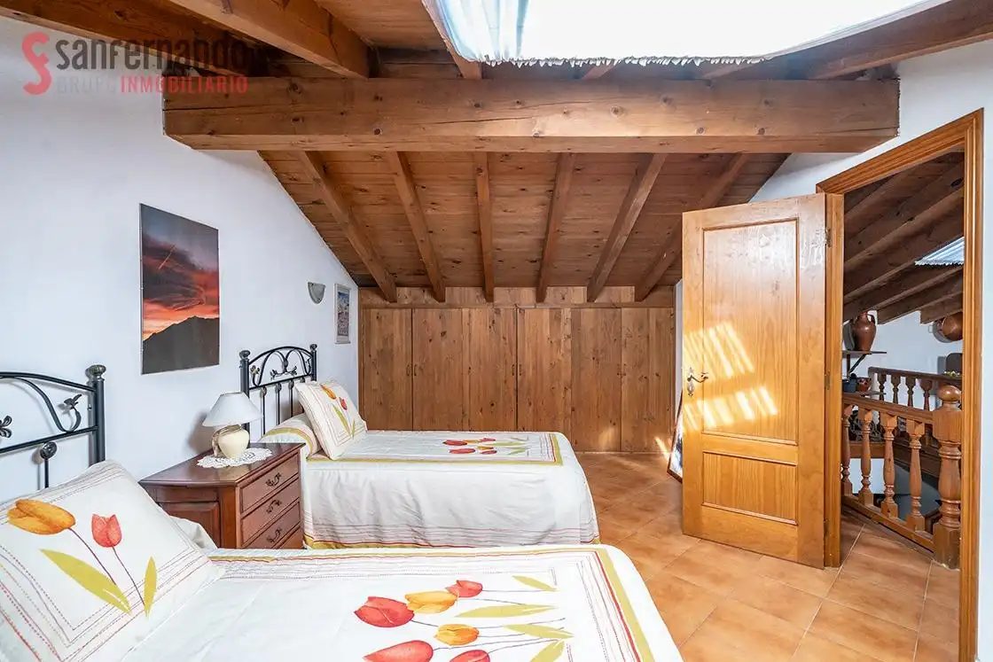 Schlafzimmer von Haus oder Chalet zum Verkauf in Torrelavega  mit Heizung, Privatgarten und Terrasse