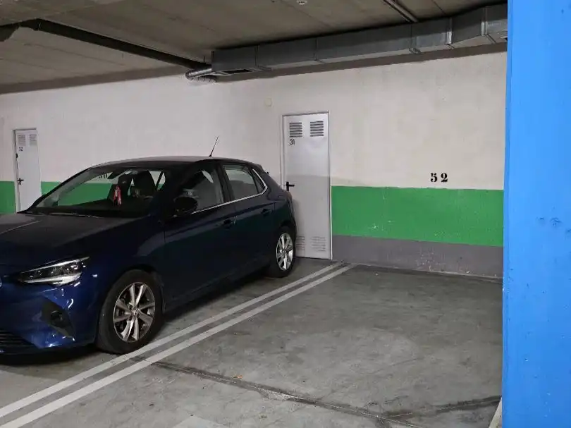 Parking de Garaje de alquiler en  Pamplona / Iruña con Alarma