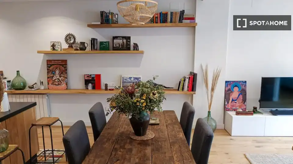 Flat with terrace to rent in Eixample
