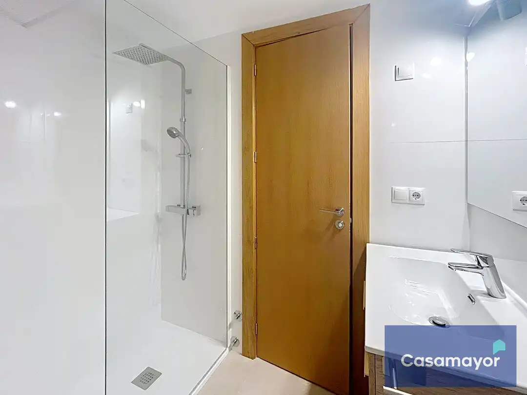 Bathroom of Flat for rent in Alicante / Alacant  with Air Conditioner, Heating and Private garden
