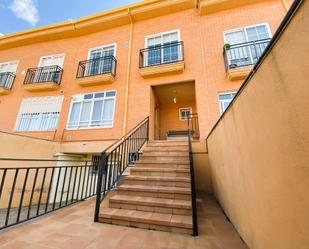 Vista exterior de Casa adosada en venda en Arganda del Rey amb Aire condicionat, Calefacció i Jardí privat