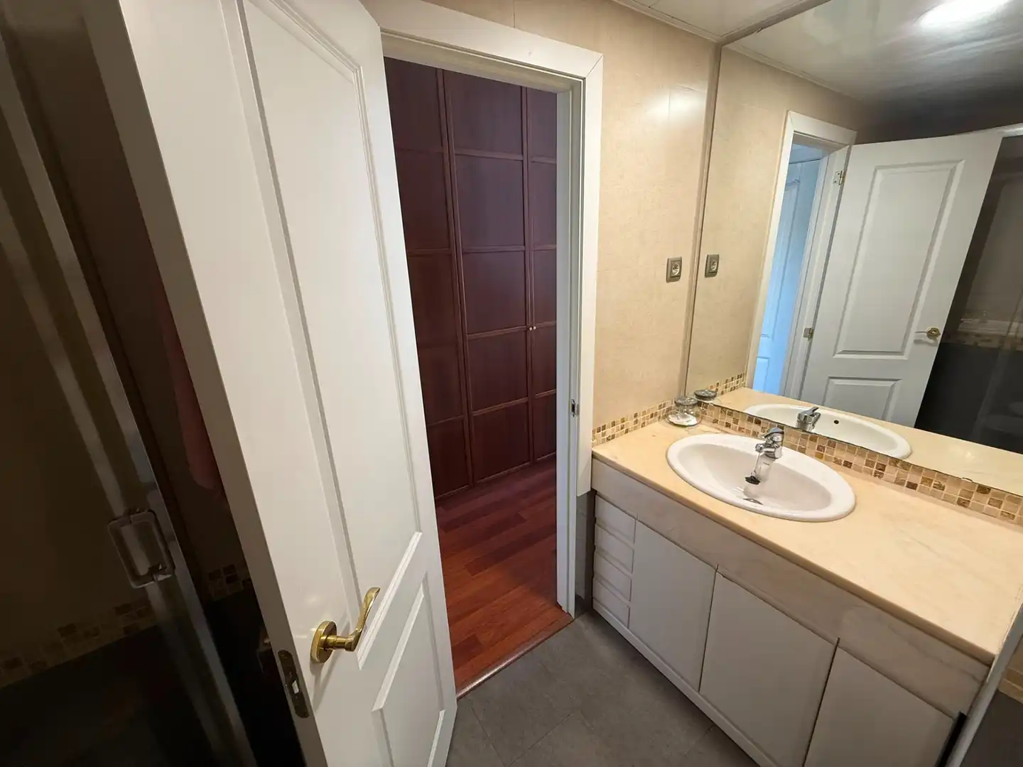 Baño de Piso en venta en Cornellà de Llobregat con Aire acondicionado, Calefacción y Parquet