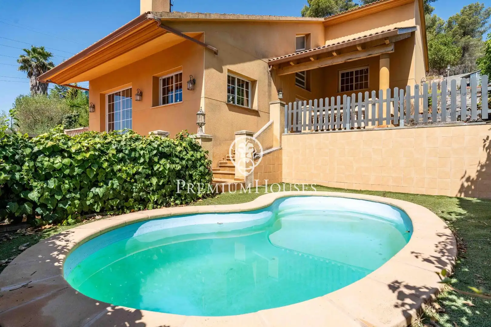 Casa con terraza en venta en Carrer Duero