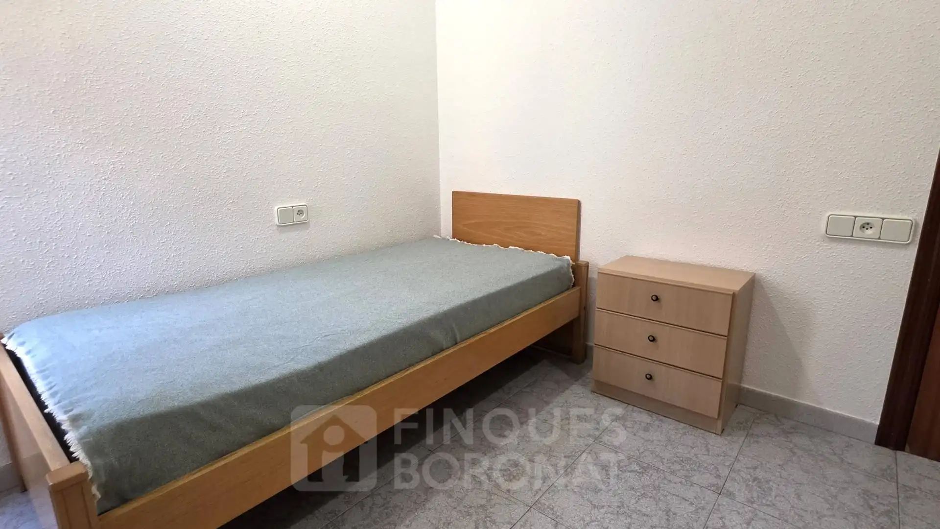 Dormitori de Pis en venda en Tarragona amb Aire condicionat, Moblat i Forn