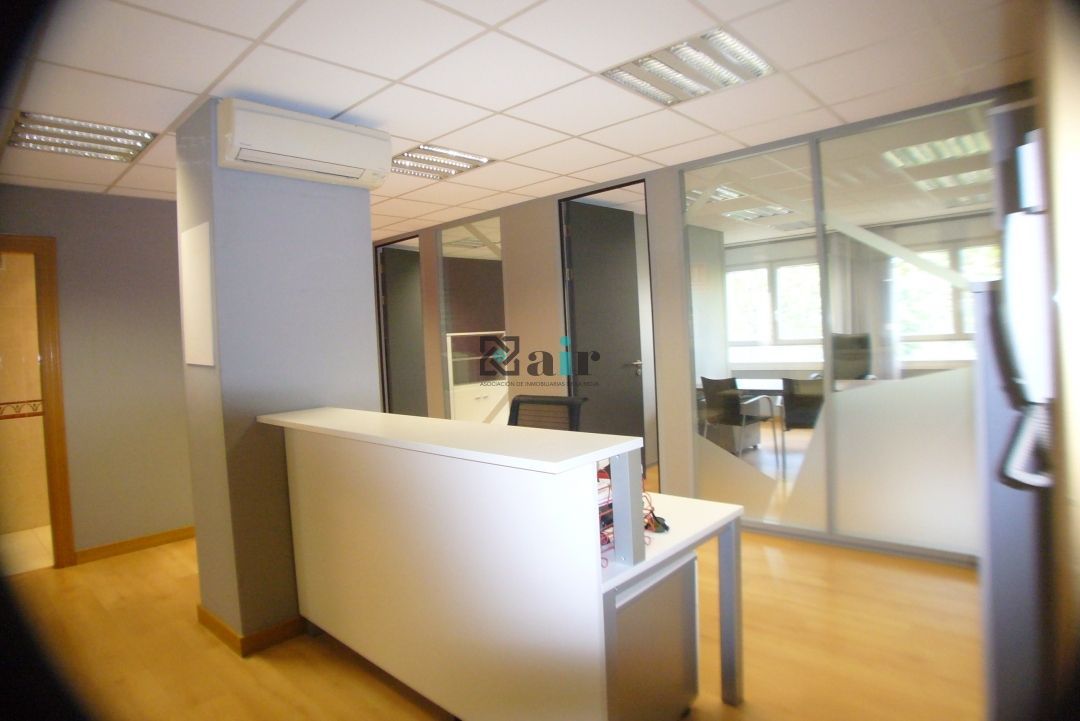 Office to rent in  Logroño  with Air Conditioner, Heating and Furnished