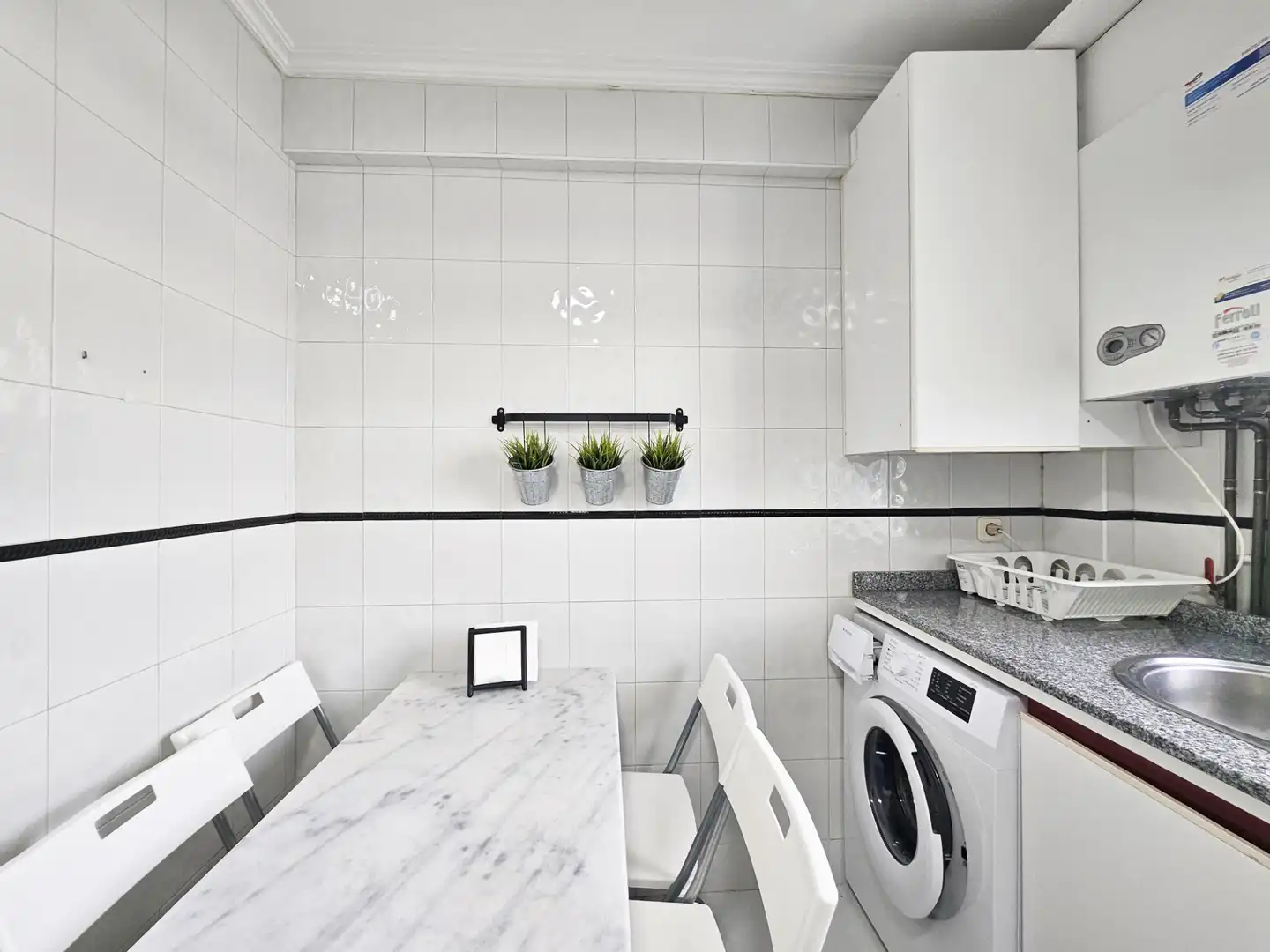 Bathroom of Flat for rent in A Coruña Capital   with Heating, Parquet flooring and Furnished