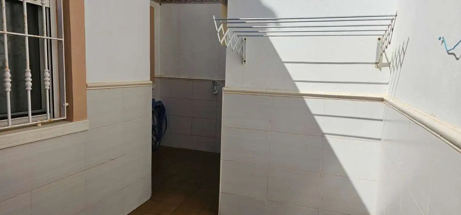 Badezimmer von Einfamilien-Reihenhaus zum Verkauf in Torrevieja mit Terrasse, Möbliert und Alarm